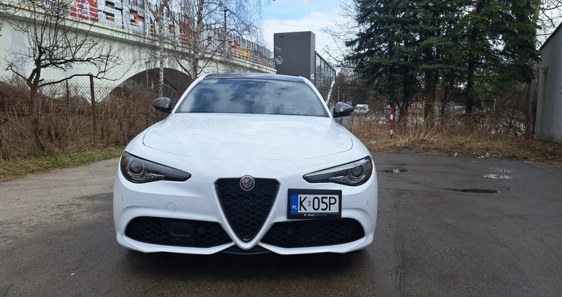 Alfa Romeo Giulia cena 147000 przebieg: 29400, rok produkcji 2019 z Kraków małe 172